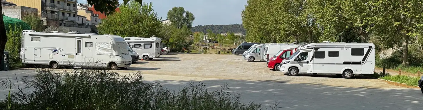 Área de autocaravanas de Navarcles | Parking junto al lago, gratuito y con servicios