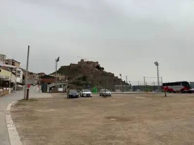 Área de autocaravanas junto al castillo de Cardona