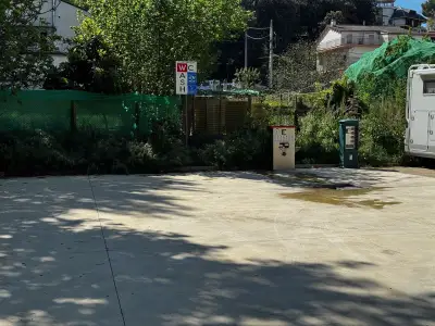 Zona de vaciado de aguas y luz en el área de autocaravanas de Navarcles