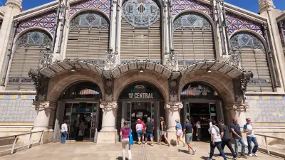 Entrada principal mercado central de Valencia