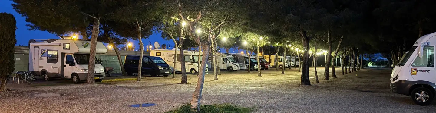 Area 340 Camper Park Roda de Berà | Tres zonas, pinos y playa a paso subterráneo