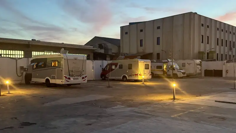  Parking Camper Madrid Oeste — Área de autocaravanas en Móstoles